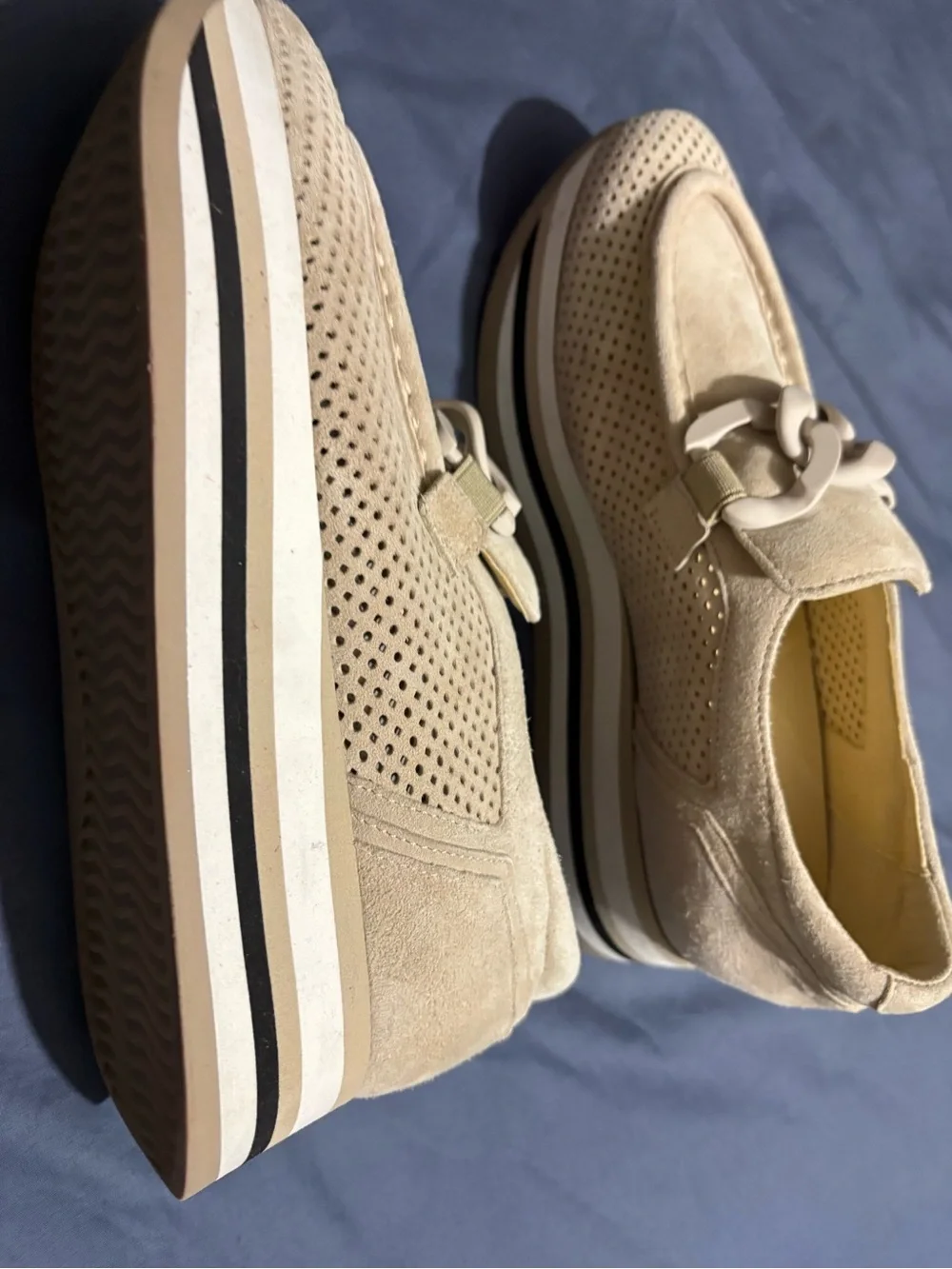 NWT SOFTWAVES Beige Suede Perforated Loafers with Chain Accent size; 7 for women